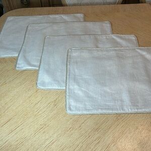 Bella Lux Fine Linens Place Mats (4)